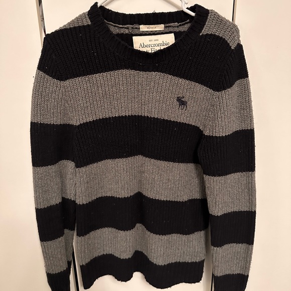 Abercrombie sweater - Picture 1 of 3